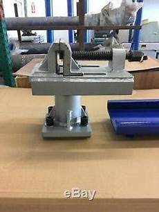 Body Clamp Rivet Machine